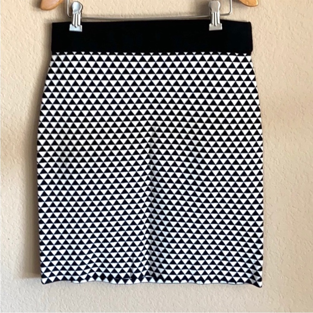 WHBM Geometric knit pencil skirt